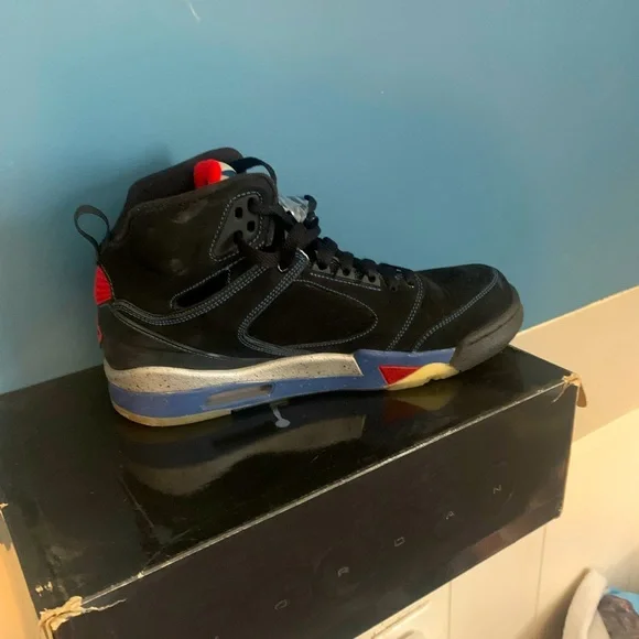 NIKE AIR JORDAN RETRO BLACK RED BLUE SIZE 10.5 - Picture 3 of 9